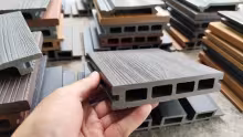 Sàn gỗ nhựa hèm hở